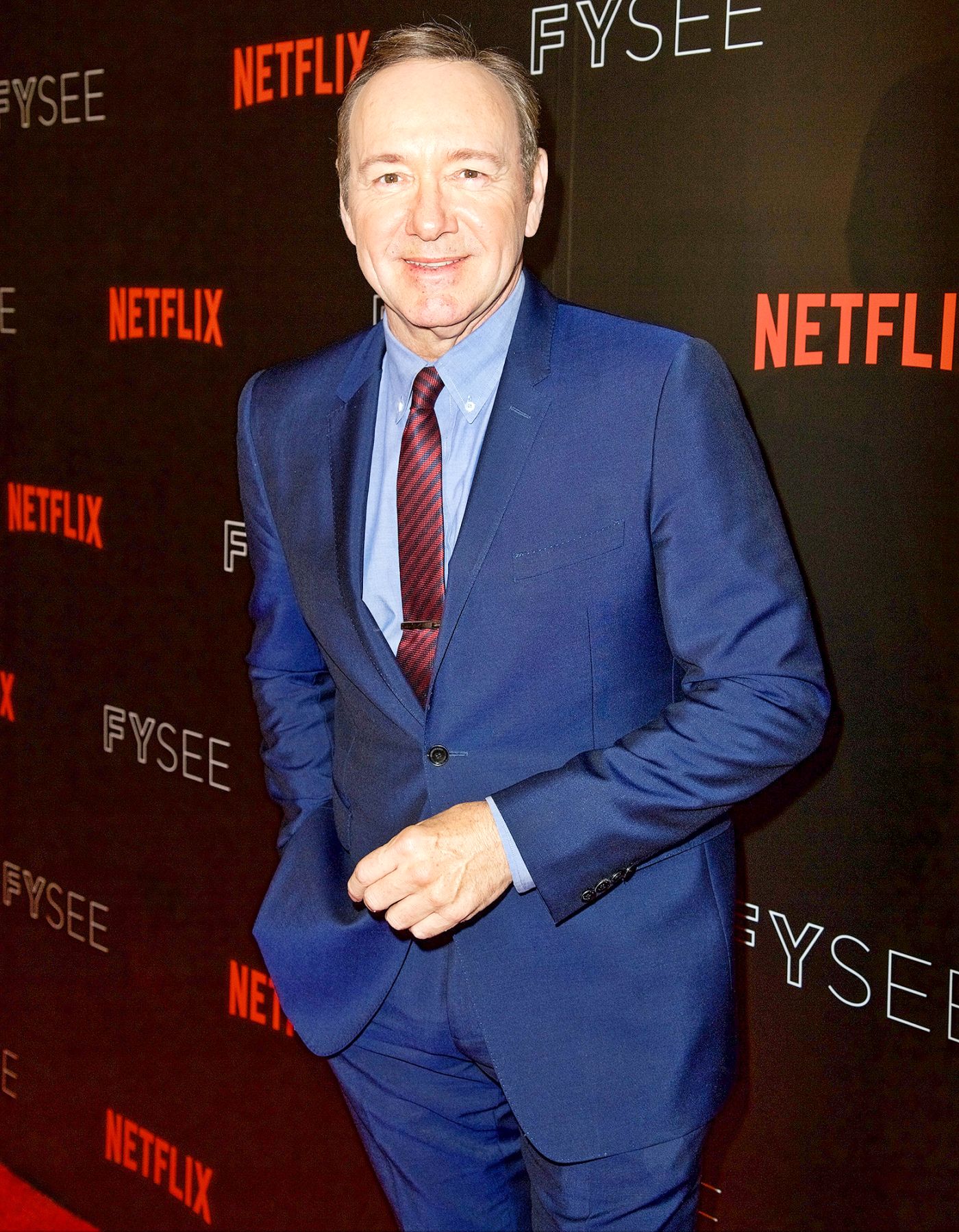 Kevin Spacey dejó la serie tras ser acusado de abuso sexual. Su personaje murió en la trama que presentó su sexta temporada.

