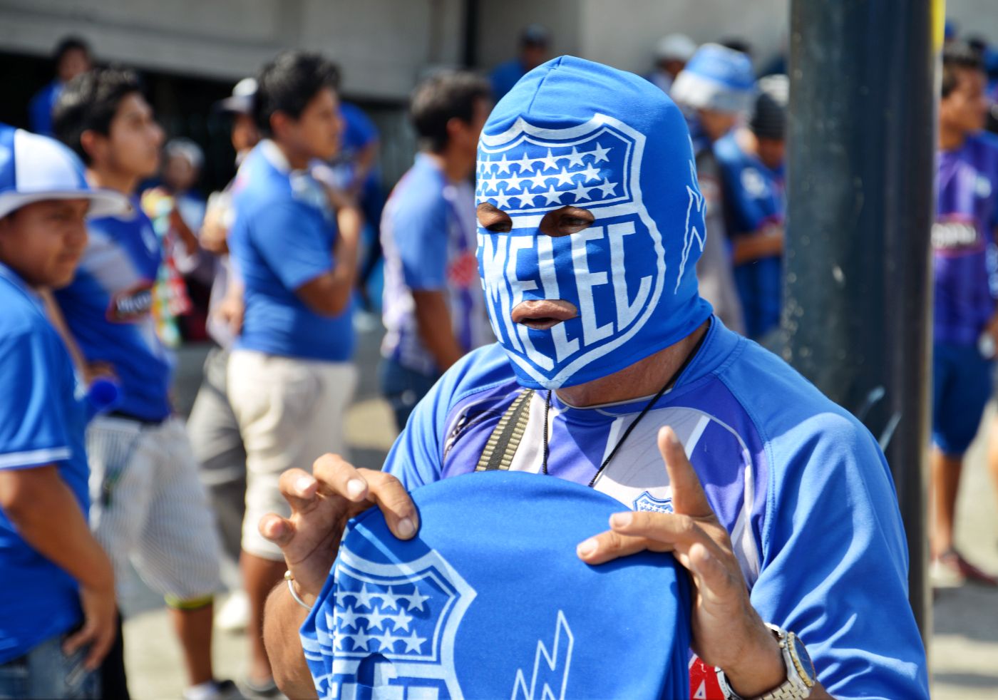 Emelec, a pesar de luchas en su barra, llevó más hinchada a los estadios.