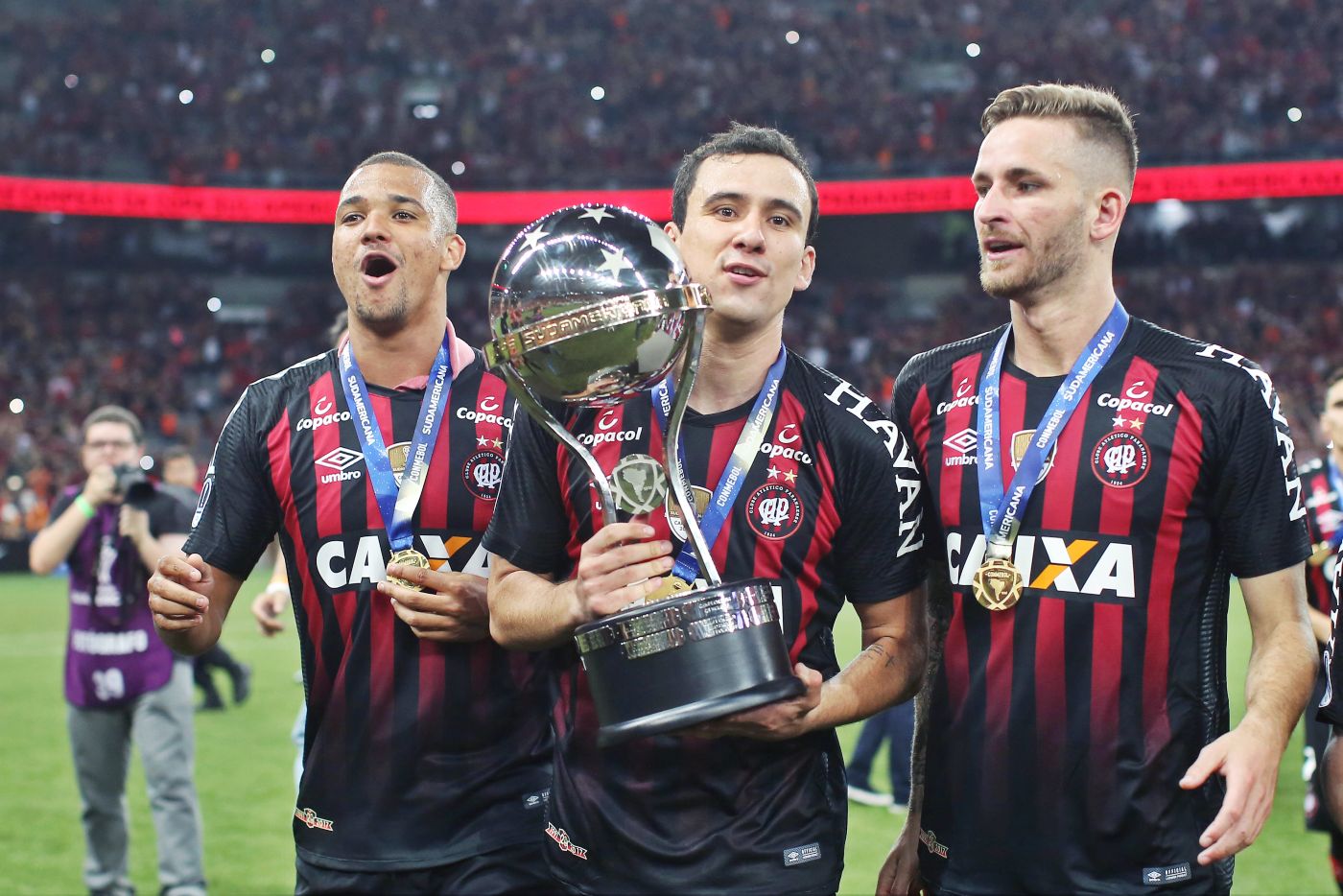 Atlético Paranaense consiguió el primer título internacional de sus 94 años de historia al ganar la Copa Sudamericana.