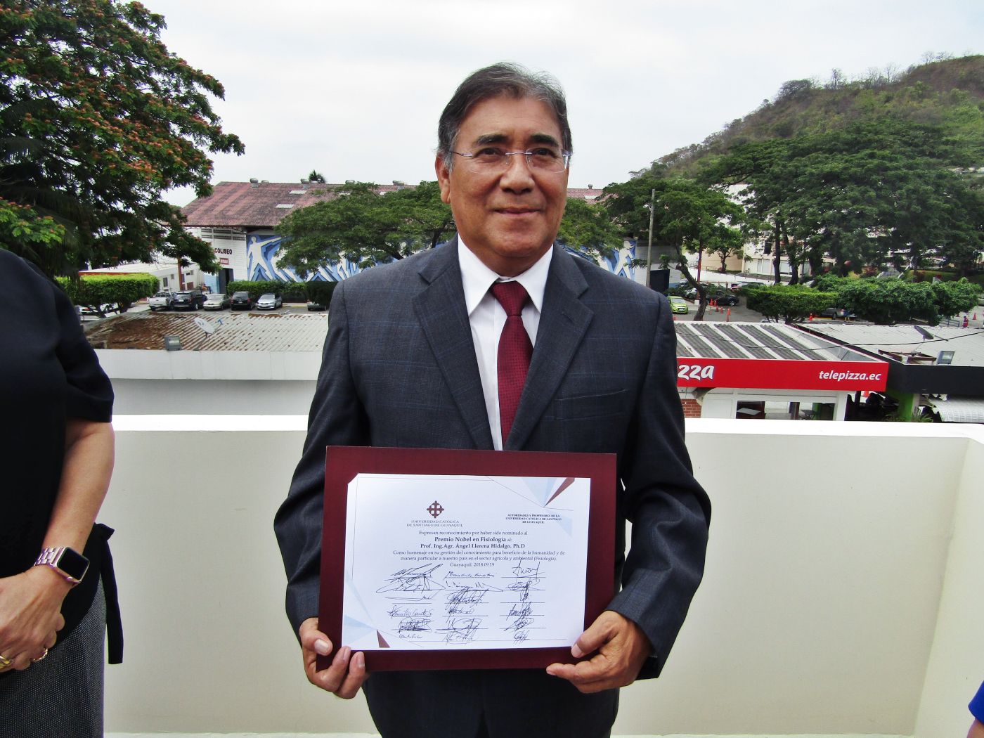 Ángel Llerena Hidalgo fue nominado a un Premio Nobel en la rama de Fisiología.  (I)