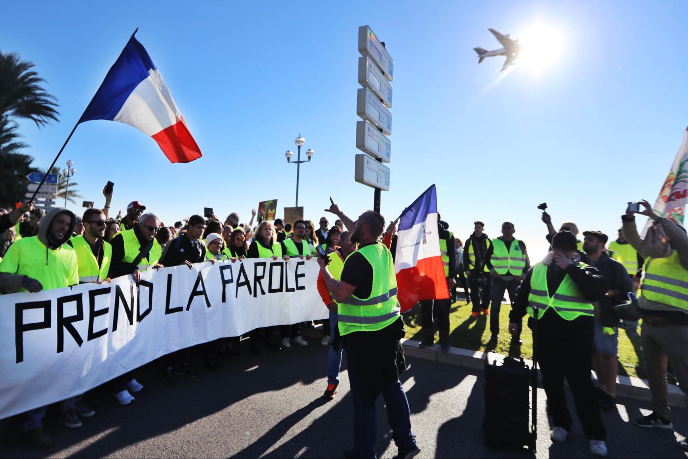 Francia. Los chalecos amarillos generaron caos y violencia en varias ciudades en plan de protesta por alza de combustibles.