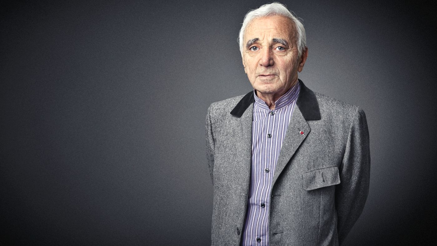 Charles Aznavour
El ‘embajador de la canción francesa’ dejó un legado de romance.