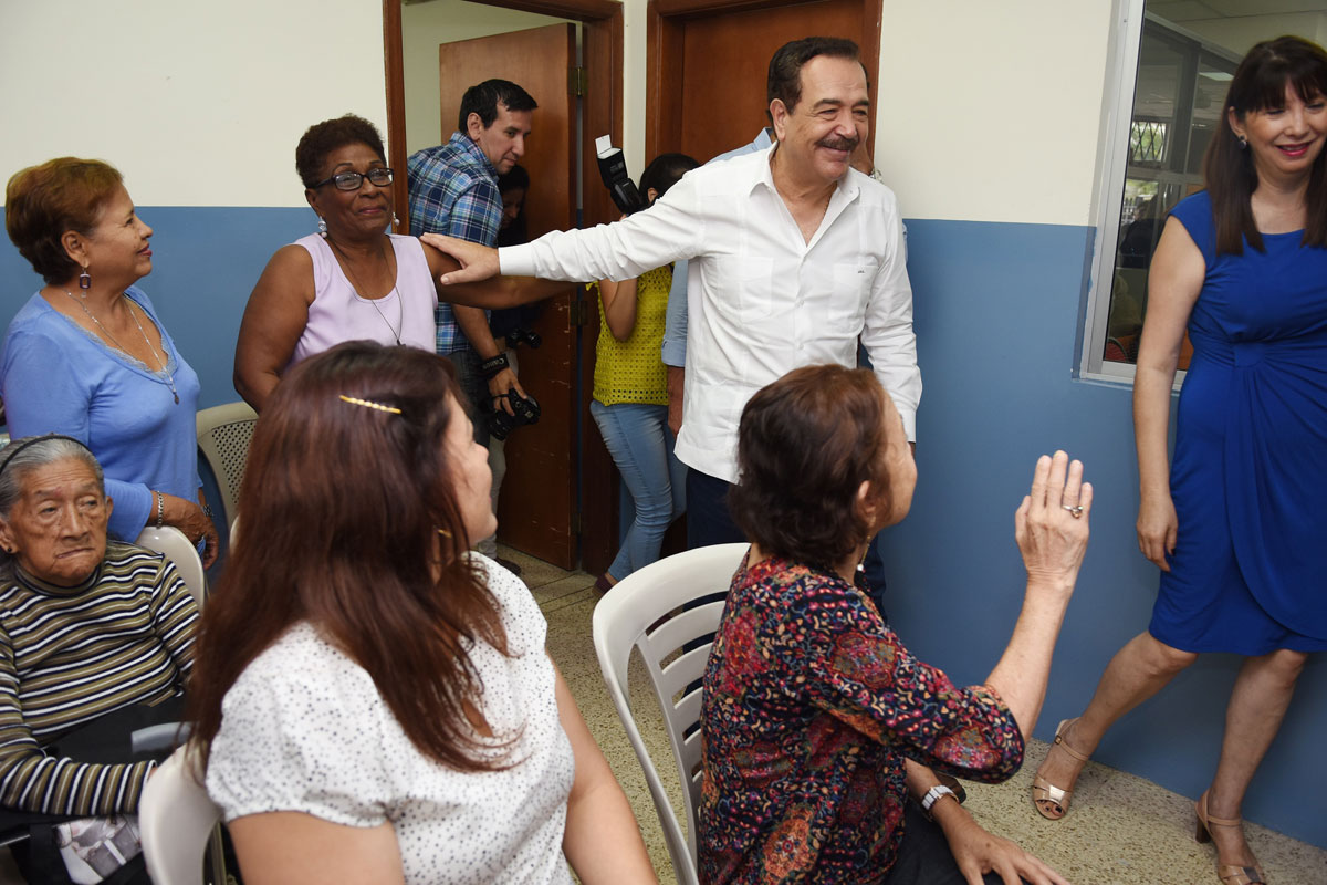 Inauguran local para adultos mayores