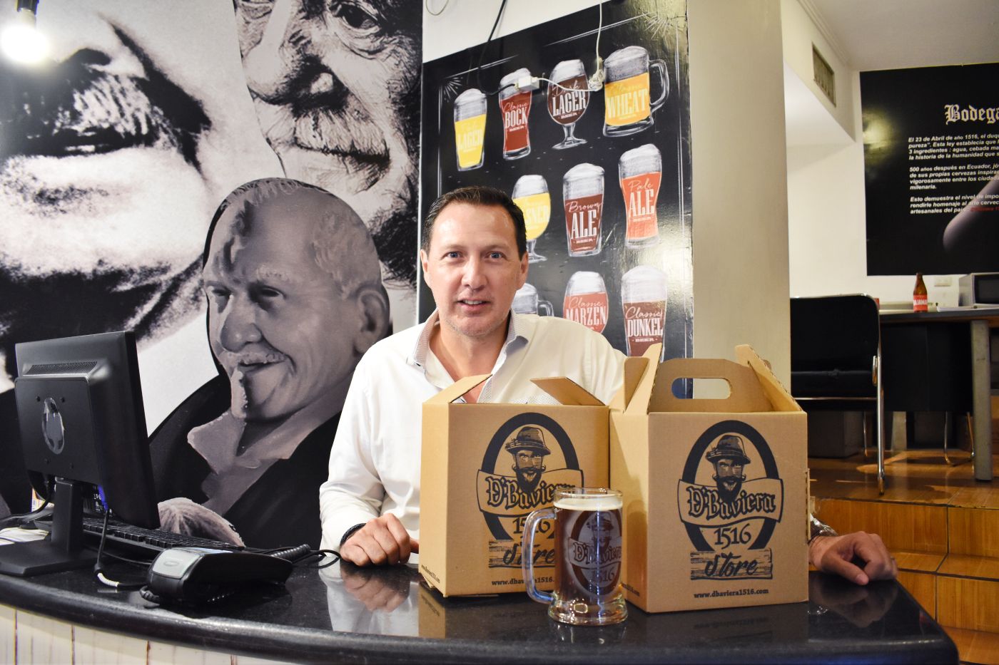 Empresario. ERWIN CORONEL. Junto a su socio Xavier Echeverría emprendió la licorera D’Baviera 1516 Store en Urdesa, Guayaquil. “La meta no es quitarle mercado a la cerveza industrial; nuestro público es aquel que quiere educarse en cuanto a sabores, aromas; una nueva cultura donde la cantidad no es la prioridad”, explicó.
